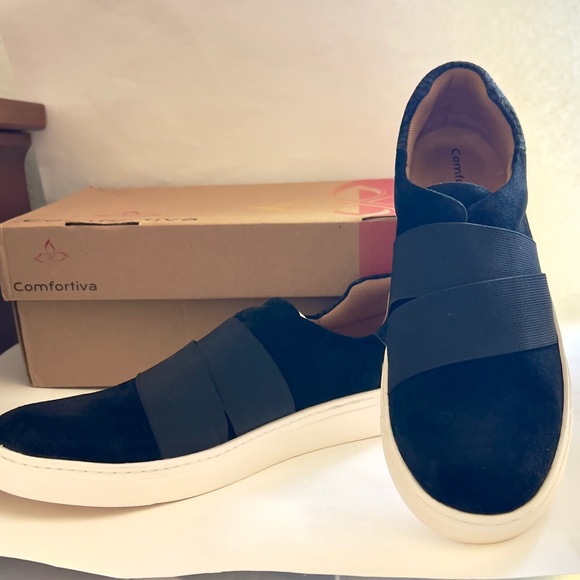 NIB Comfortiva Tamrya Black Suede Slip-on Sneaker - size 10 - Picture 2 of 11